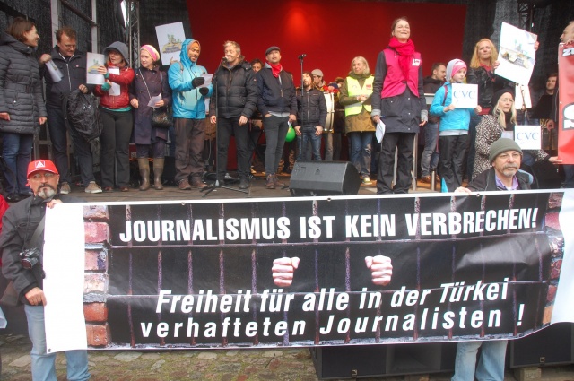 Türkiye cezaevlerindeki tutuklu gazetecilere özgürlük