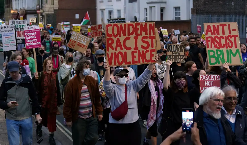 Londra’da ırkçılık ve polis şiddeti protesto edildi