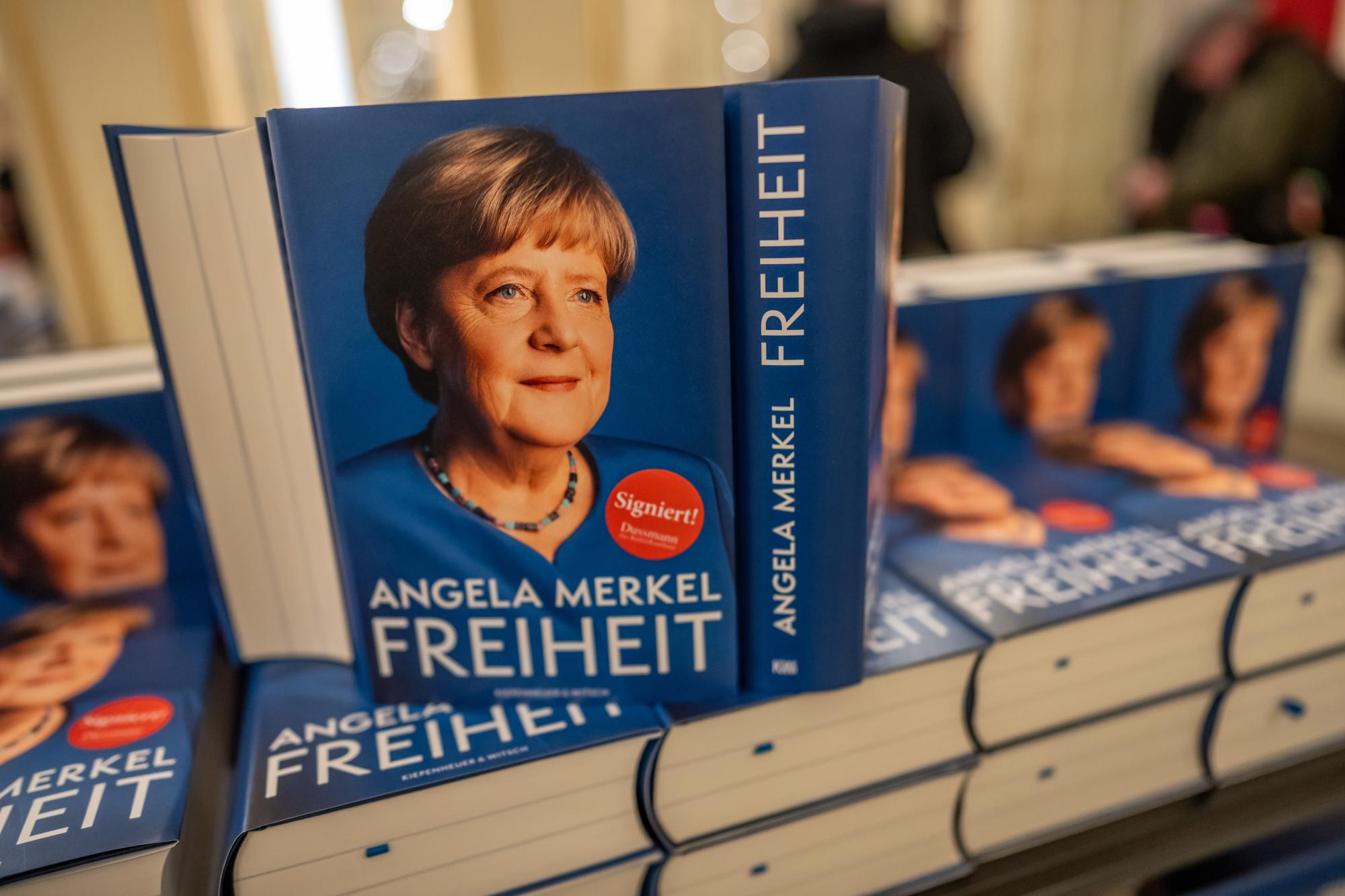 Eski Almanya Başbakanı Merkel’in kitabı bir günde 35 bin adet sattı