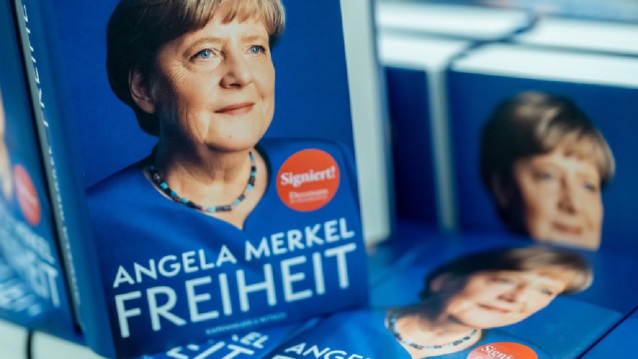 Almanya’nın eski Başbakanı Angela Merkel milyonlarca euro kazandı