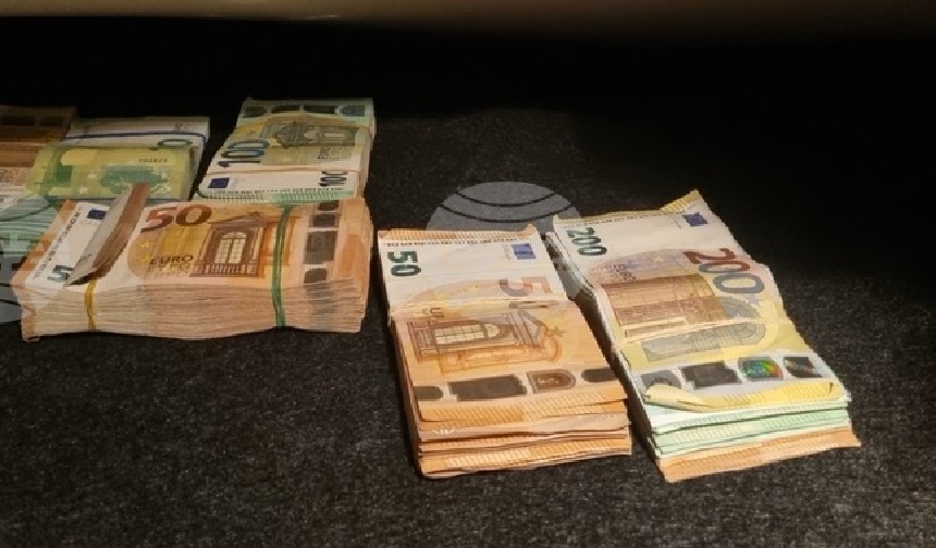 Bulgaristan: Türk TIR’ında deklare edilmemiş 524 bin Euro ele geçirildi – Avrupa Postası Bulgaristan: Türk TIR’ında deklare edilmemiş 524 bin Euro ele geçirildi – Avrupa Postası