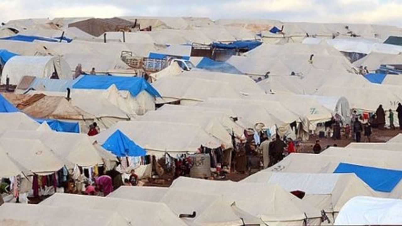 Almanya İçişleri Bakanı: 'Mülteci kampları Türkiye'de kurulsun'