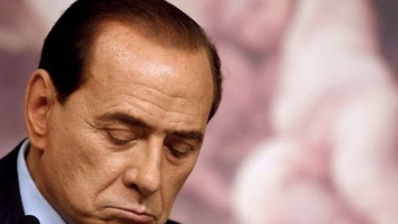 Ukrayna, Berlusconi'nin ülkeye girişini yasakladı