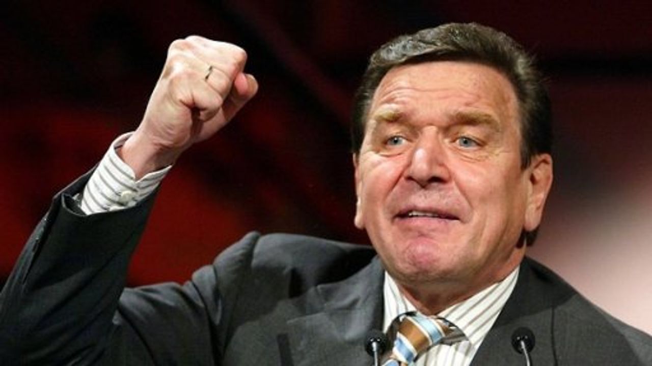 Almanya eski Başbakanı Schröder: Türkiye Batı’ya insanlık dersi verdi