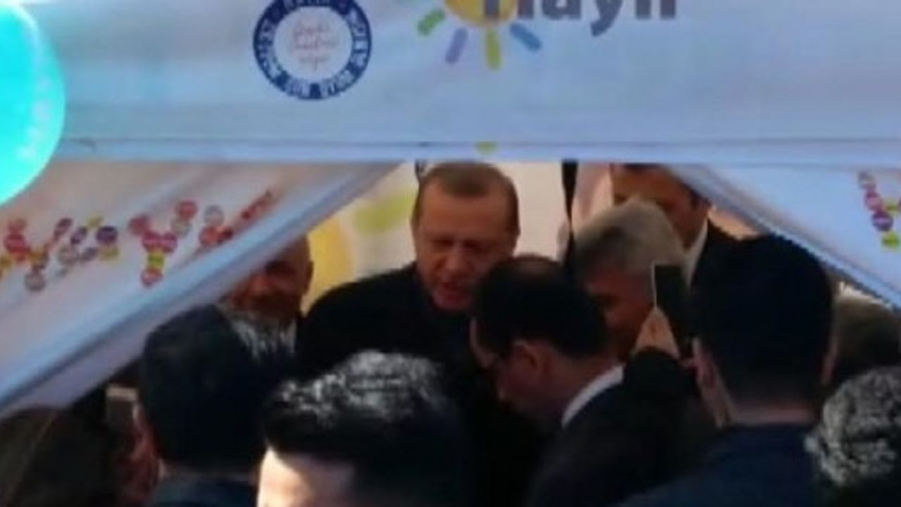 Erdoğan Hayır standına uğradı: Sinirlendi çadırı terk etti