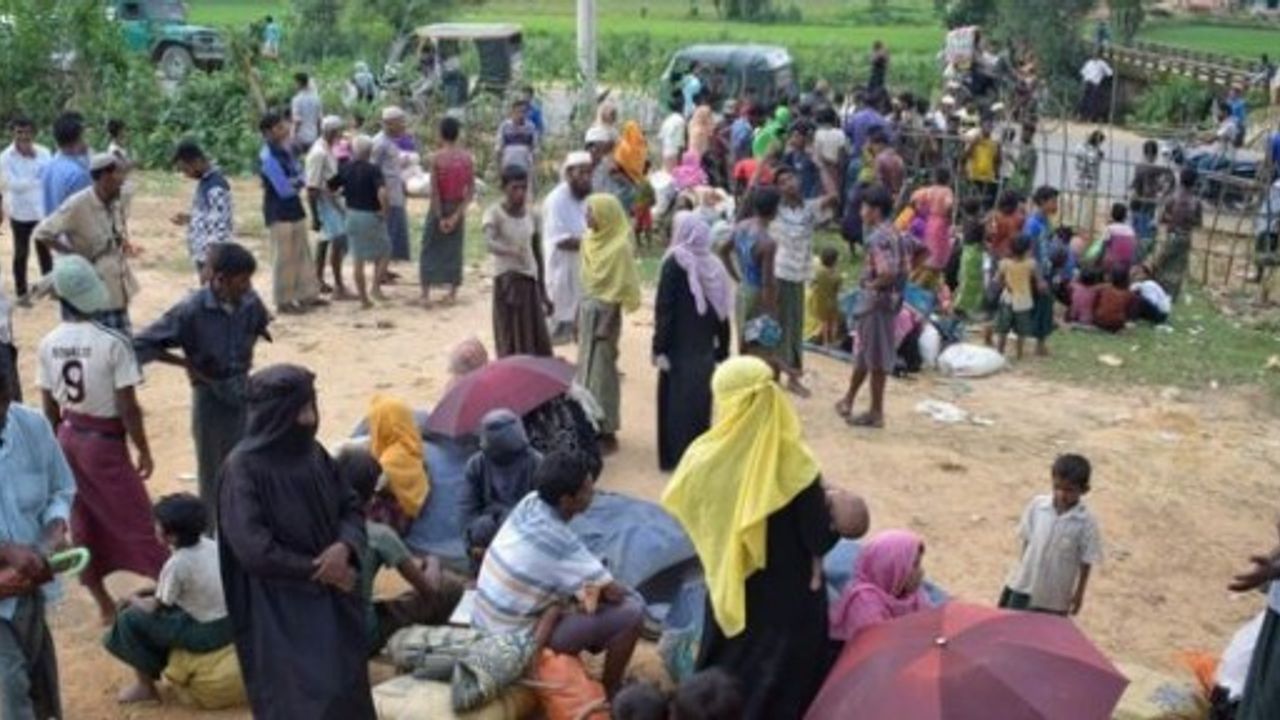 Myanmar'dan binlerce Arakanlı Müslüman Bangladeş'e kaçtı