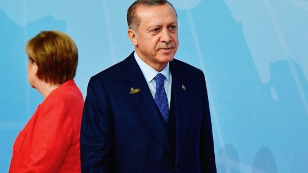 Seçimlerde Türkiye tartışmasına popülizm eleştirisi