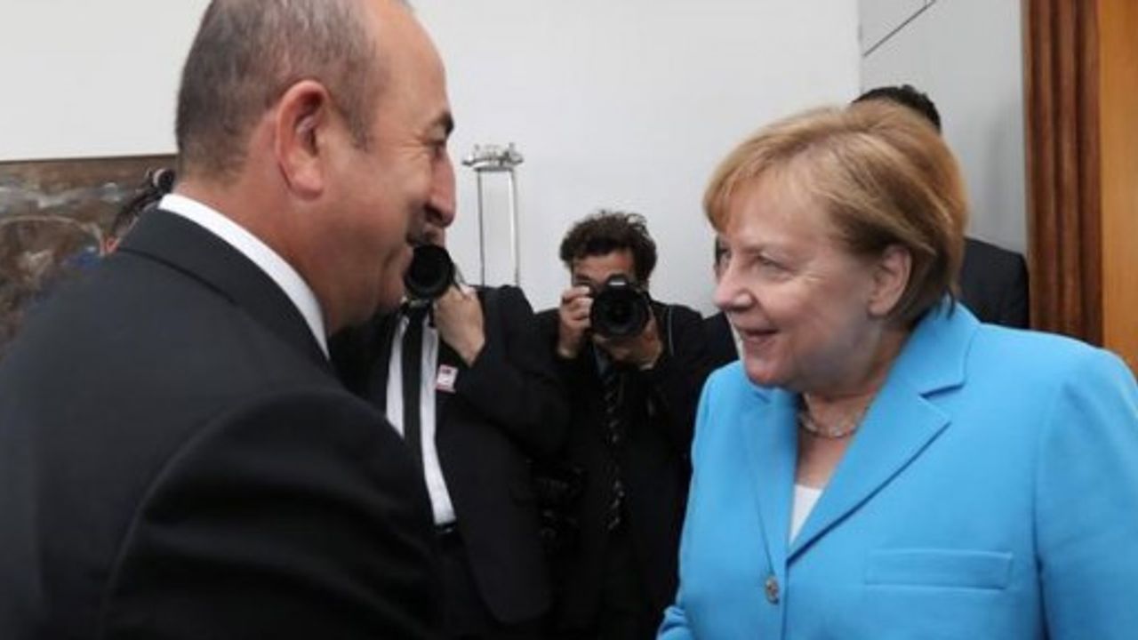 Çavuşoğlu da kabul etti: Merkel resmi davet demedi