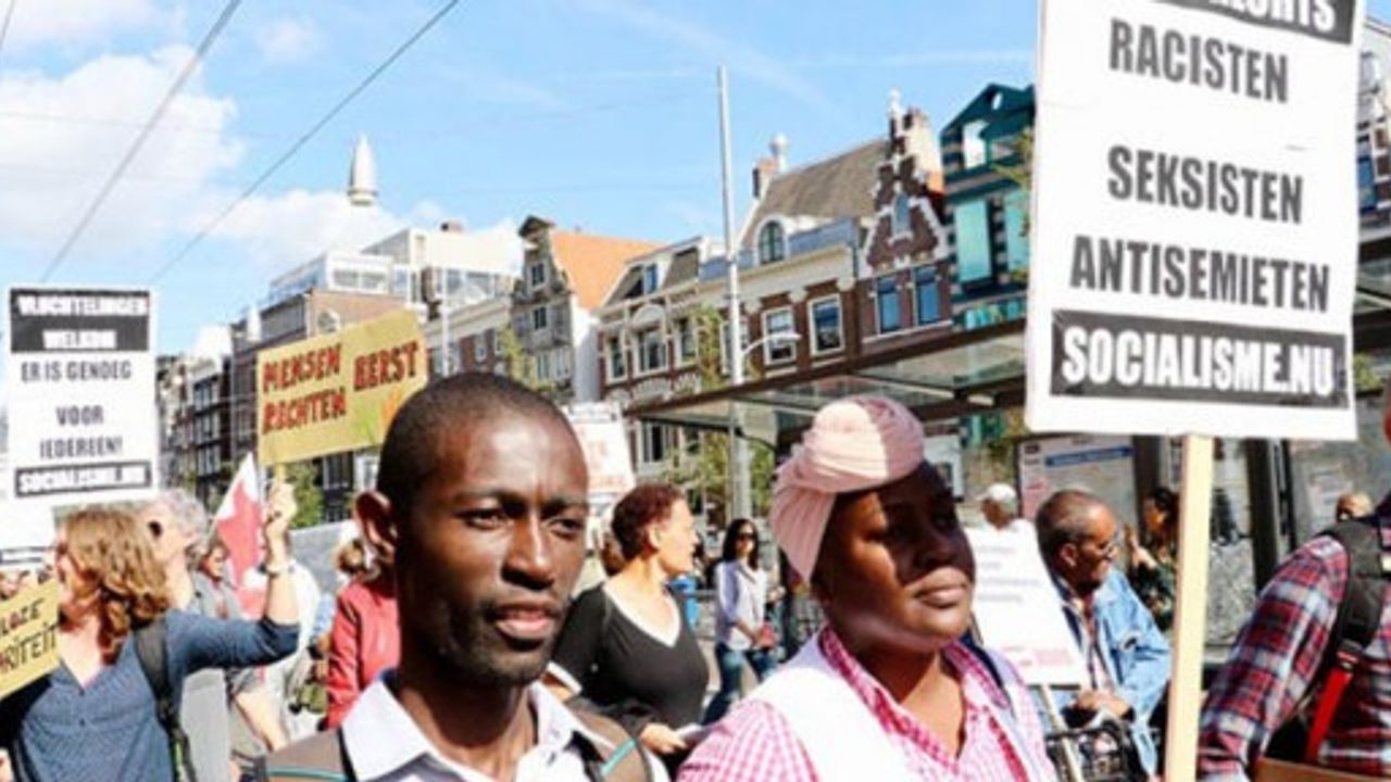 Amsterdam’da ‘Irkçılığa yer yok’ gösterisine binler katıldı
