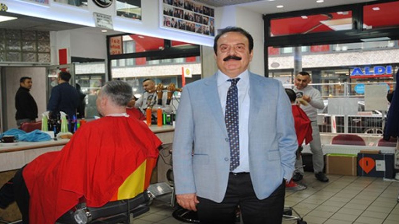 Kovulduğu dükkânı satın alan 'Ünlülerin Kuaförü' Algan: Emeklilik bana göre değil