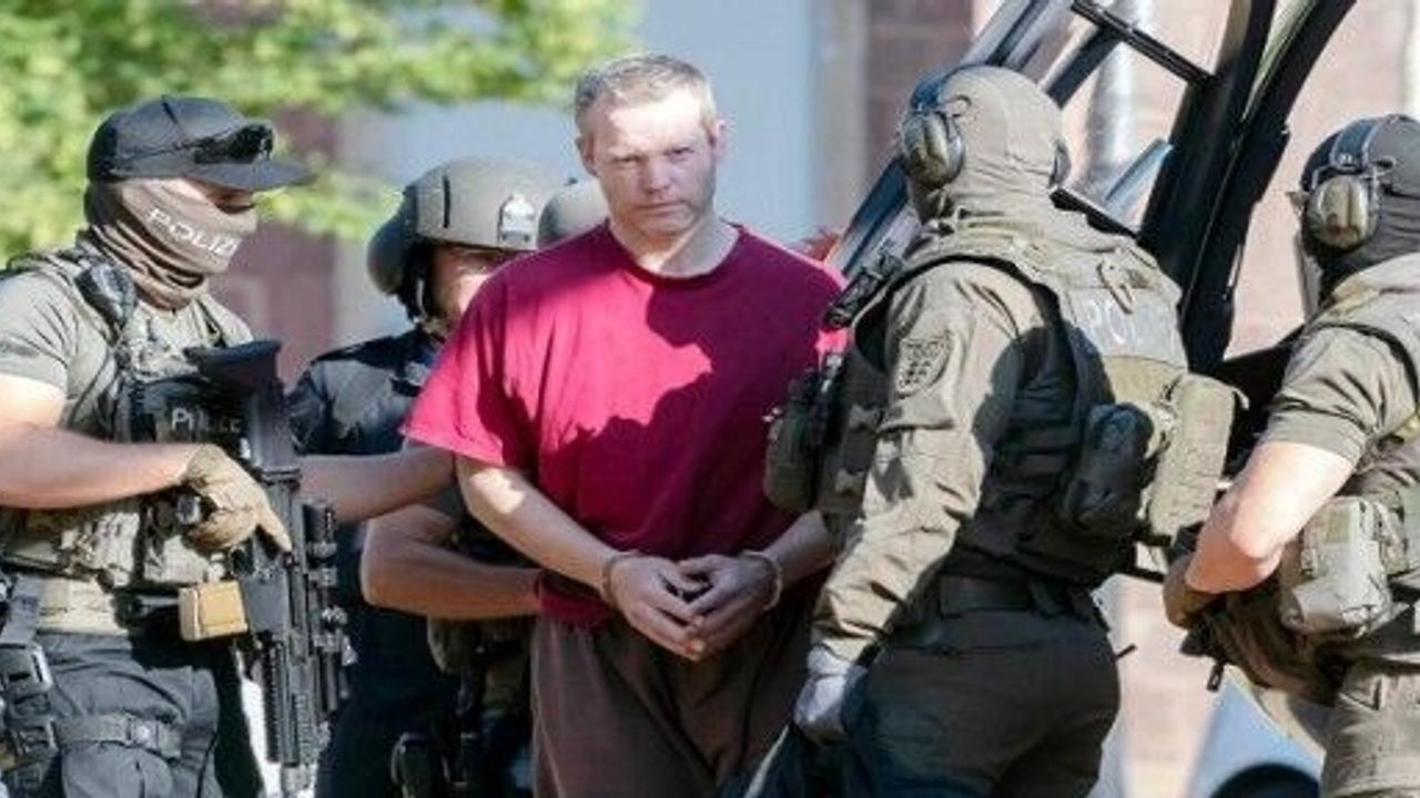 Almanya'da Vali Lübcke’yi öldürdüğünü itiraf eden neonazi mahkemede inkar etti