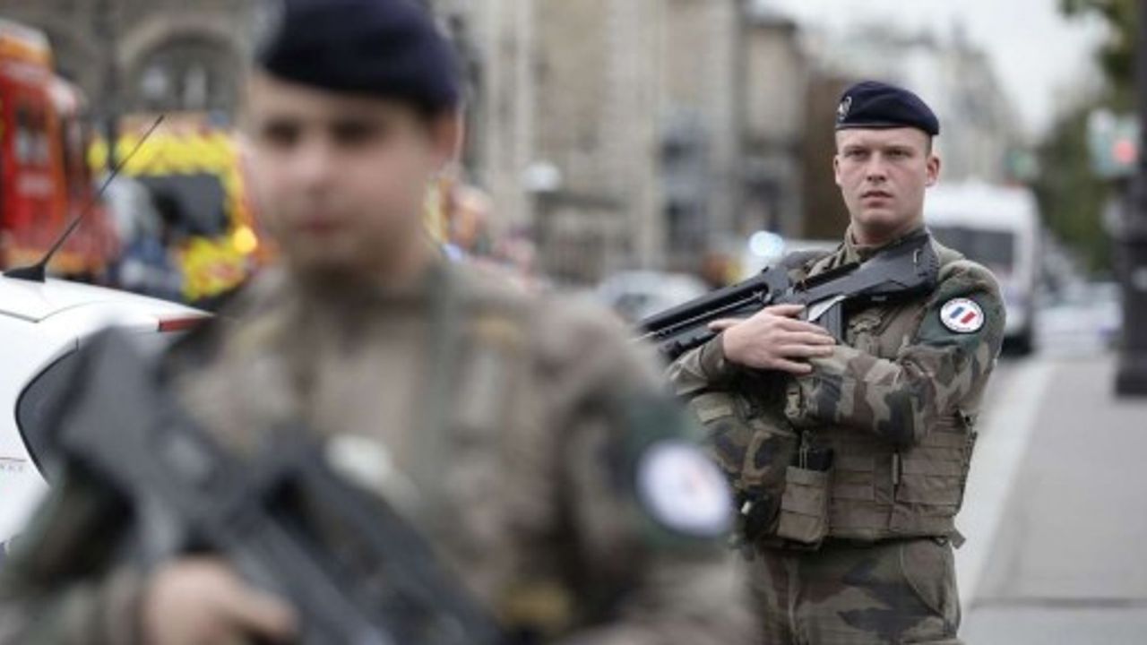 Paris'te saldırı: Dört polis hayatını kaybetti