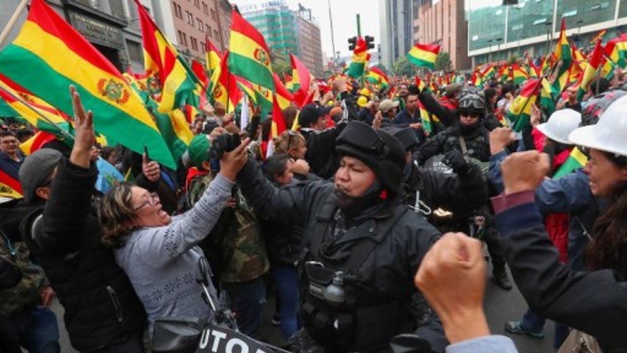 Bolivya'da darbe sonrası çokuluslu şirketlerin hisseleri yükselişe geçti