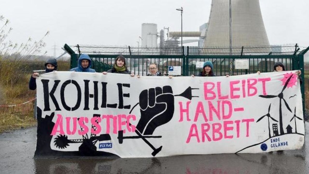Çevreciler 'Yeni santral istemiyoruz' pankartıyla işgal etti
