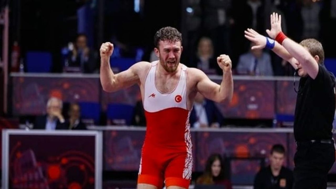 Milli güreşçi Süleyman Karadeniz altın madalya kazandı