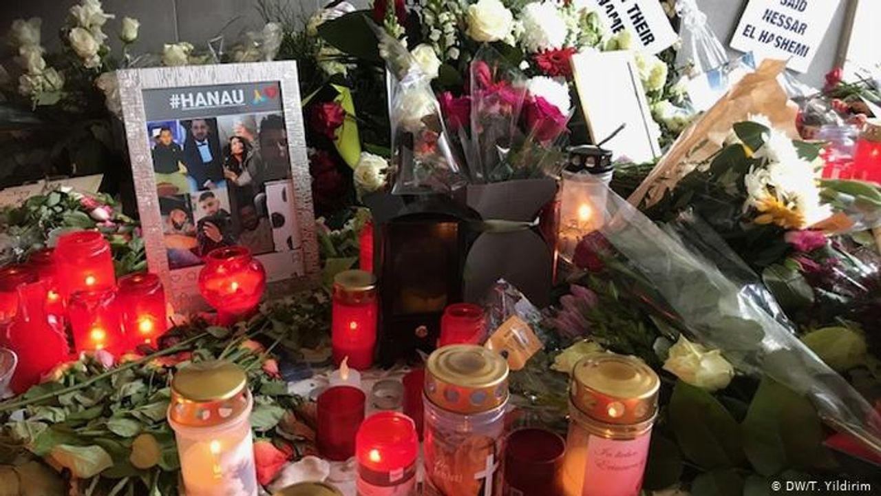Hanau Katliamı: “Saldırı sağ ama saldırgan sağcı değil”
