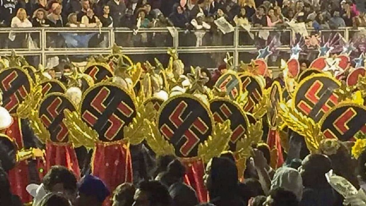 Karnavalda gamalı haç bulunan kostüm giydiler