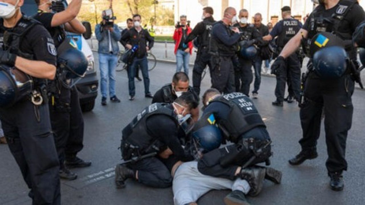 Protestoya polis engeli: Temel haklar kısıtlanıyor mu?