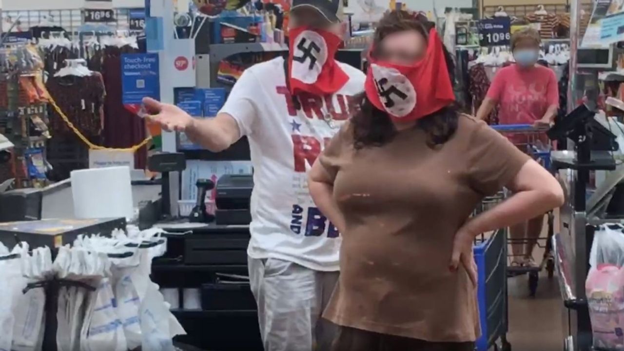 Nazi sembolü gamalı haçlı maske ile girmek istediler