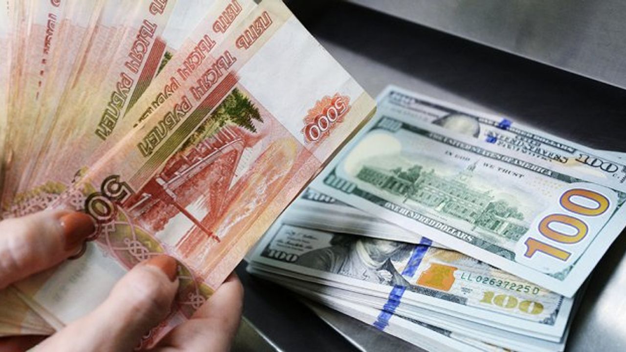 Rus uzman: TL'nin çöküşü ruble için de tehlikeli olabilir