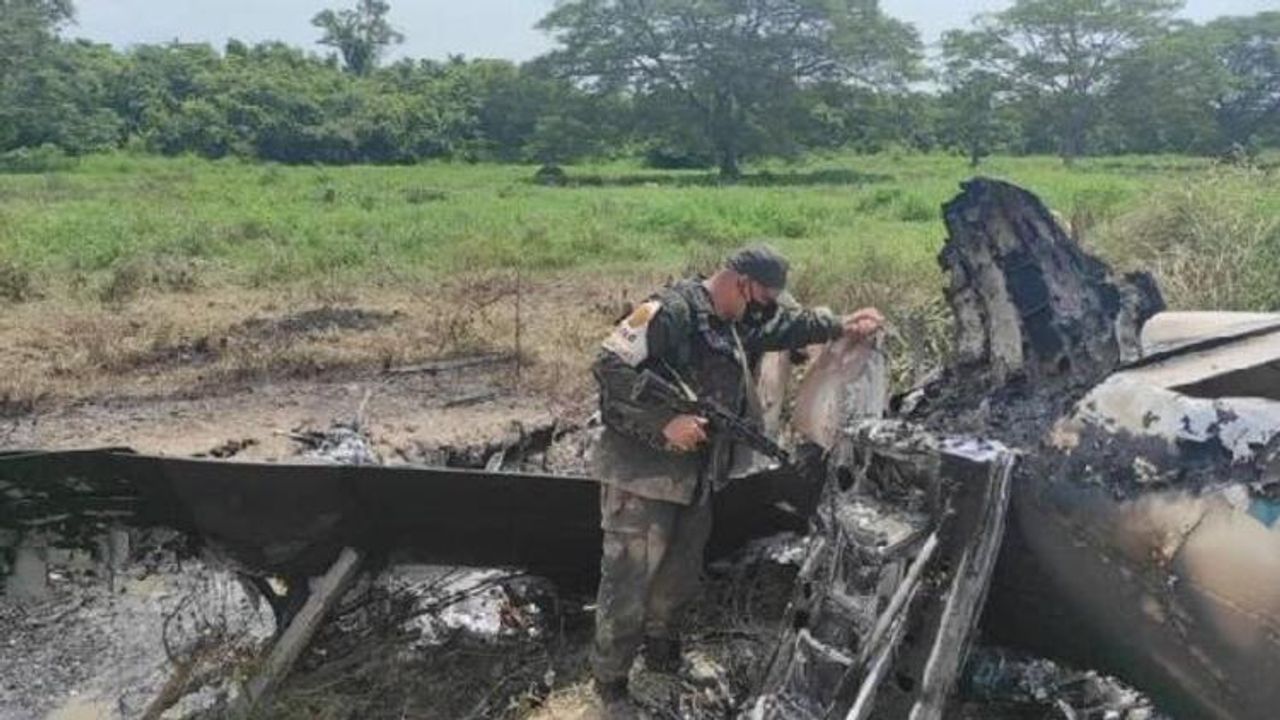 Venezuela ABD'nin uyuşturucu dolu uçağını vurdu