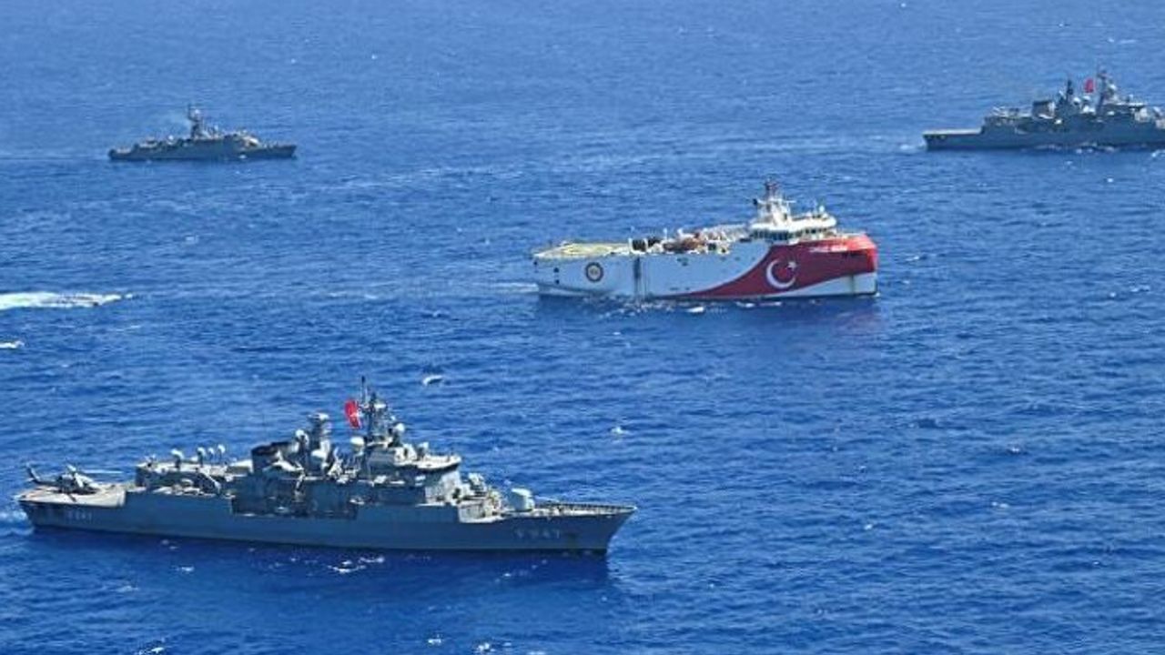 Yunanistan: Türk savaş gemileri derhal bölgeden çekilsin