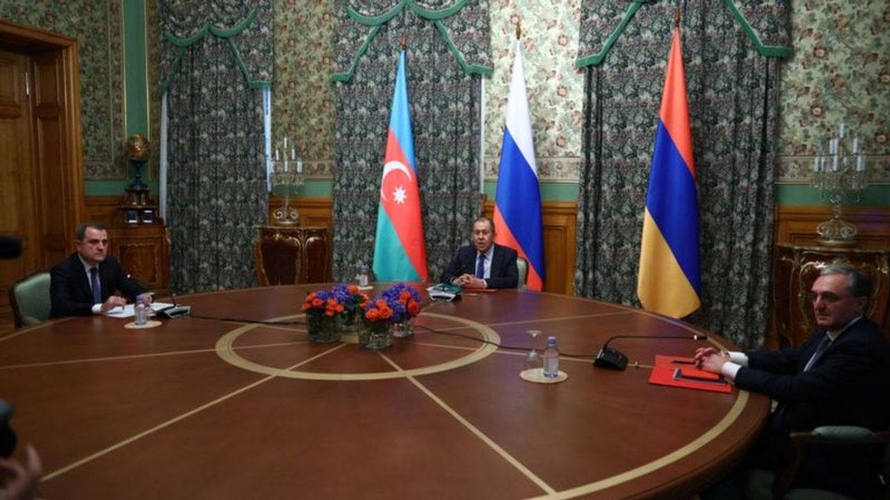 Ermenistan ve Azerbaycan dışişleri bakanları Moskova'da
