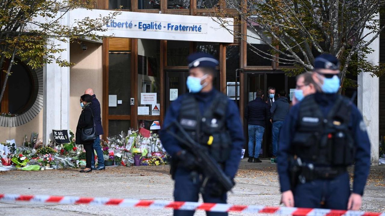 Paris'te radikal İslamcılarla bağlantılı cami kapatılacak