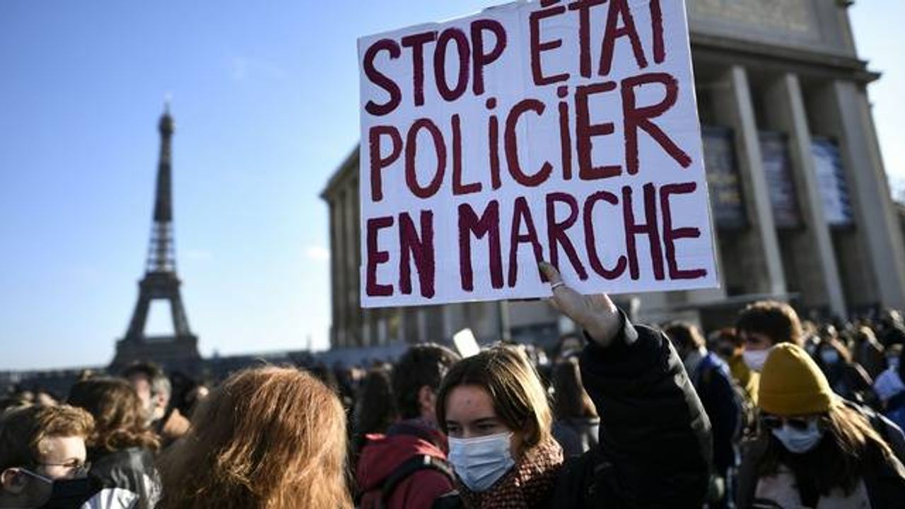 Paris'te 'güvenlik yasa tasarısına' karşı binler yürüdü