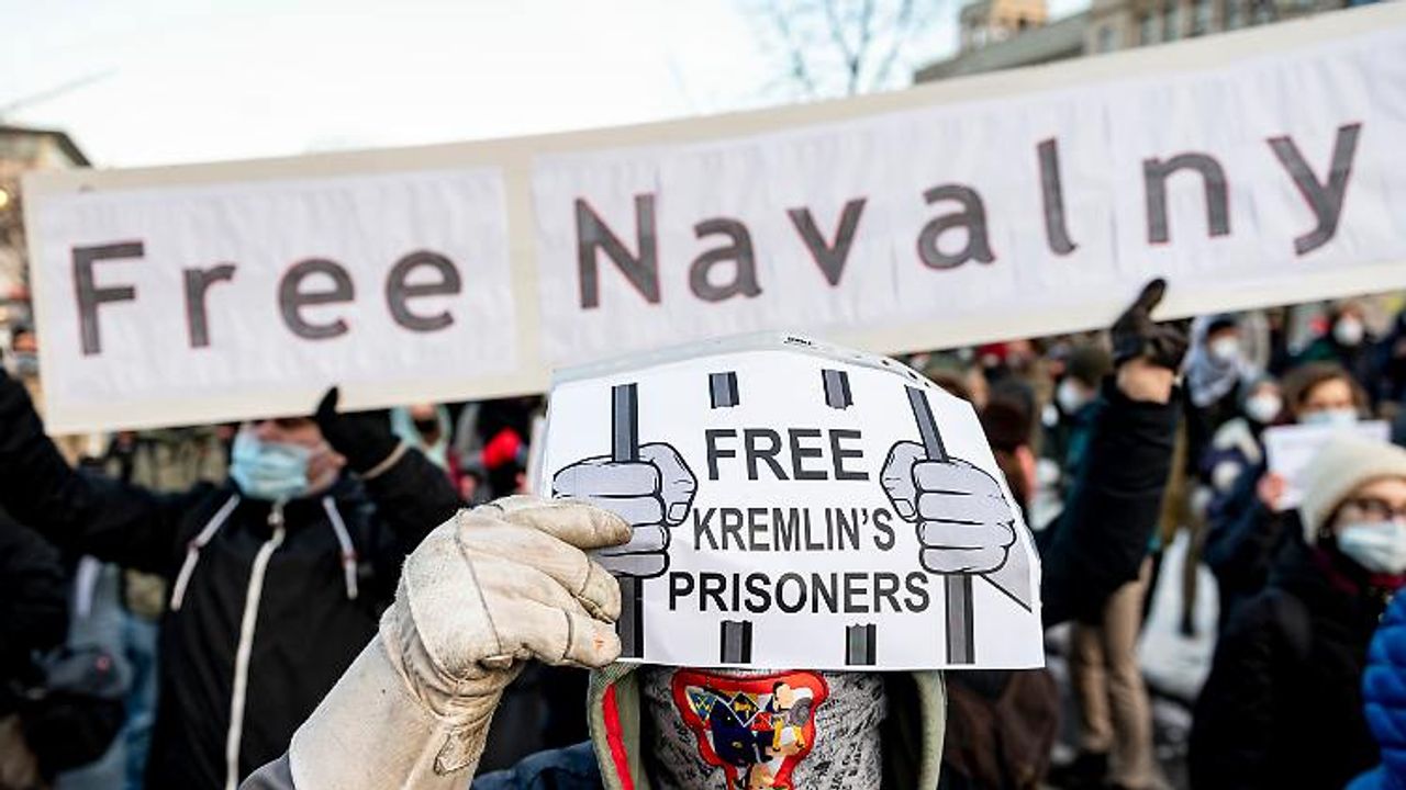 Aleksey Navalni’ye 3.5 yıl hapis cezası