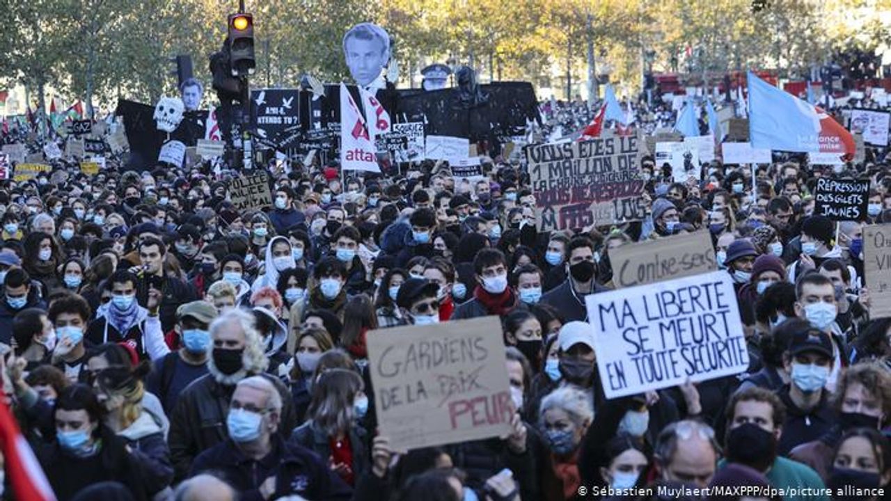 Fransa’da güvenlik yasa tasarısı protesto edildi