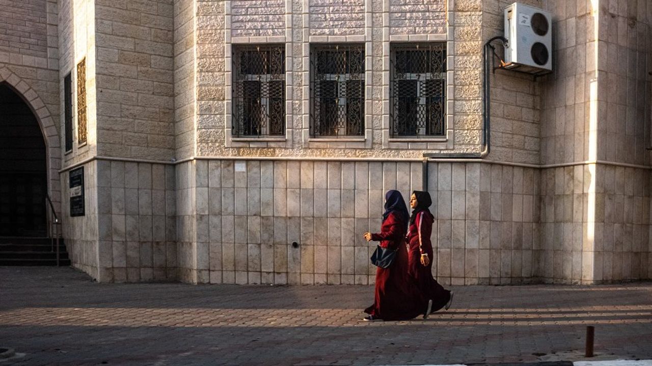 Hamas'tan şeriat kanunu: Bekar kadına seyahat yasak