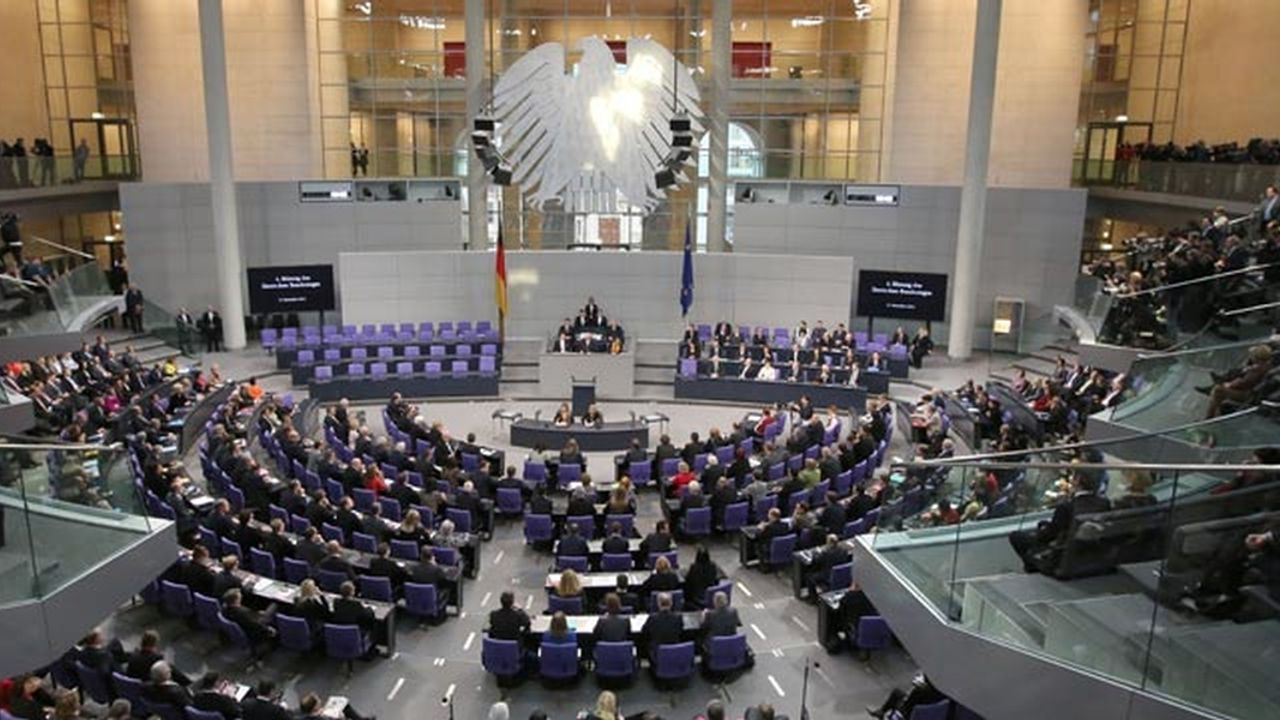 Almanya'da milletvekillerinin ek gelirleri için sıkı denetim