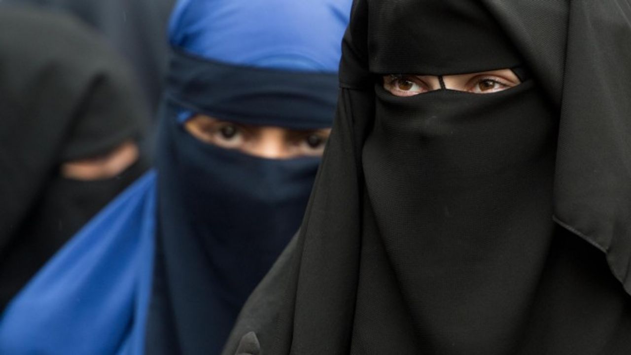 İsviçre’de burka ve peçe yasağı kabul edildi