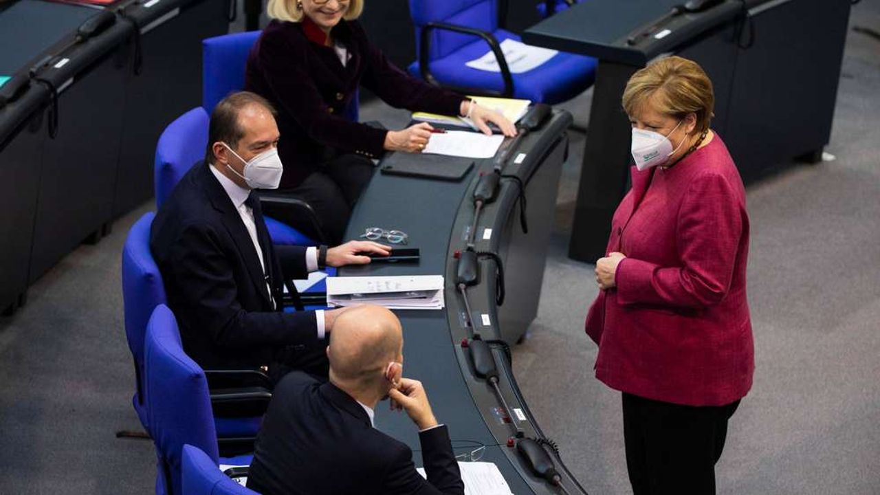 Maske skandalı CDU ve CSU'dan iki vekili istifa ettirdi