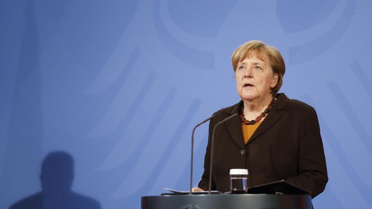 Almanya'da Merkel hükümetine destek azalıyor