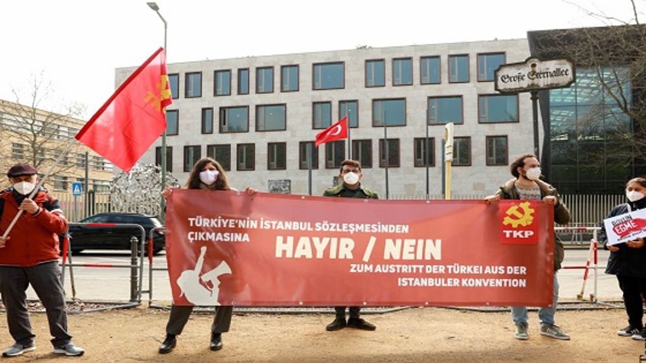 ‘İstanbul Sözleşmesi’ feshi Berlin'de protesto edildi