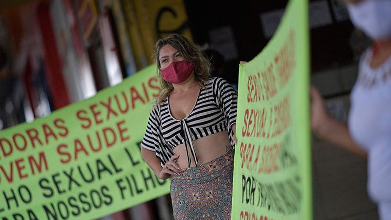 Seks işçileri aşıda öncelikli gruba alınmak için greve gitti