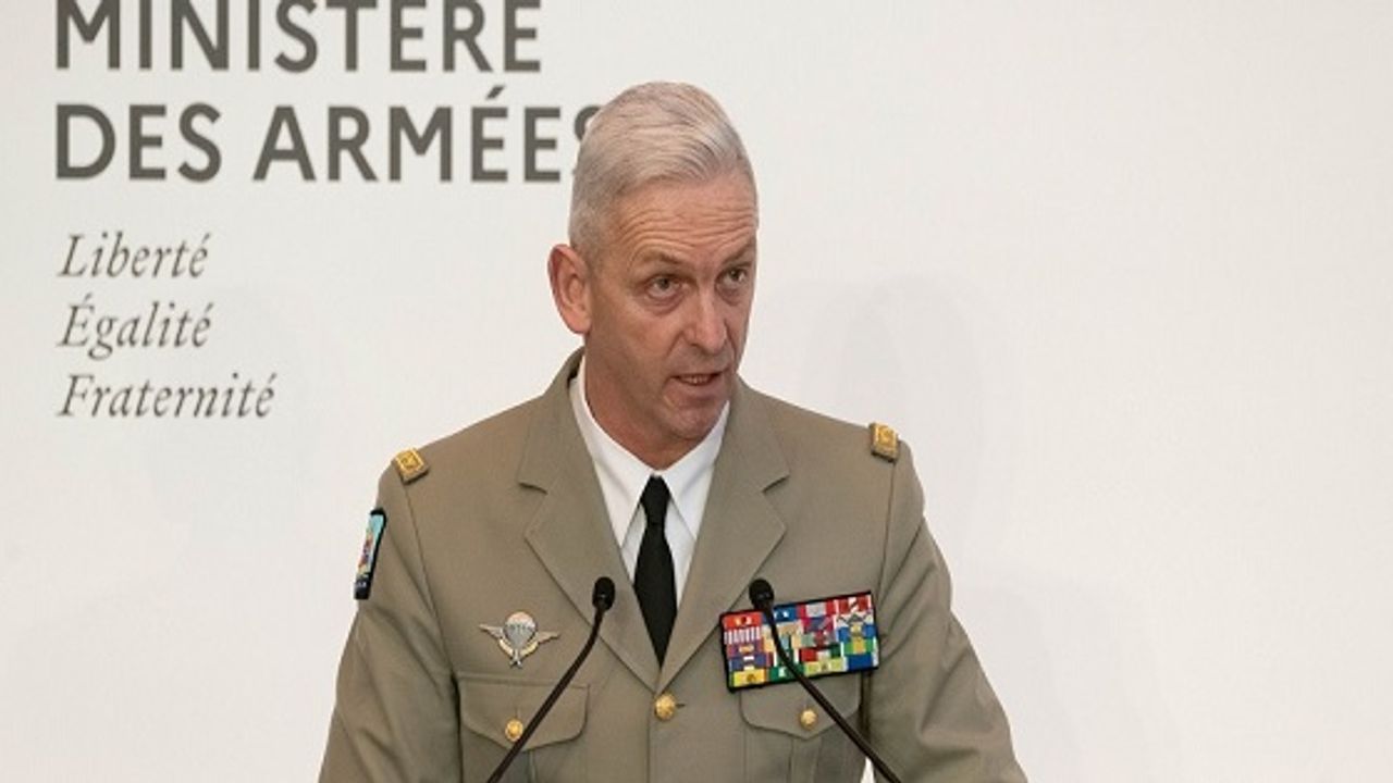 Fransa'da emekli generallerden Meclis'te 'iç savaş' uyarısı