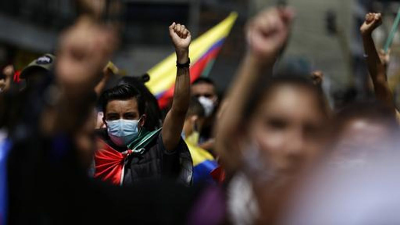Kolombiya'da hükümet karşıtı protestolarda 4 kişi öldü