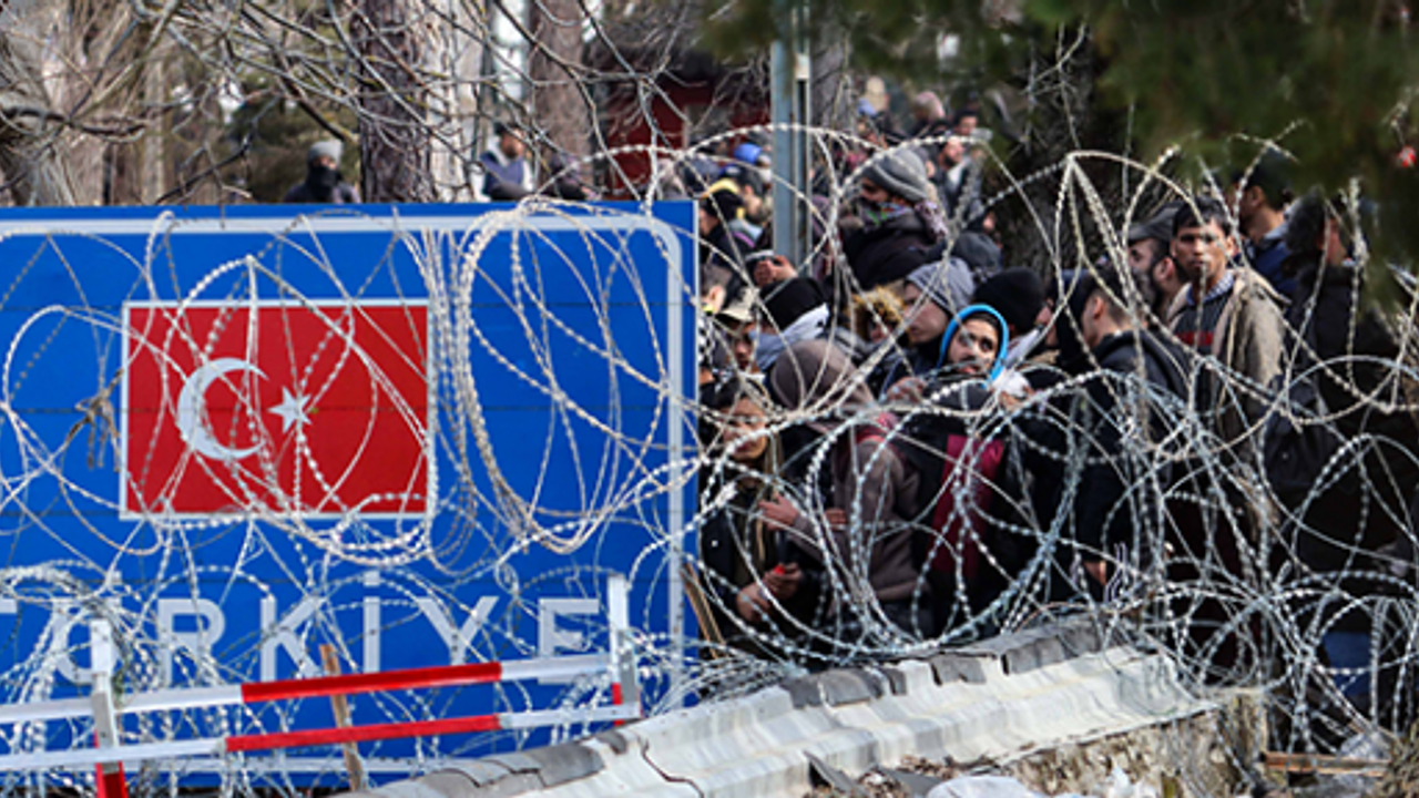 Yunanistan Göç Bakanı Mitarakis: “Türkiye güvenli bir ülke. Göçmenler artık AB’ye giremeyecek”