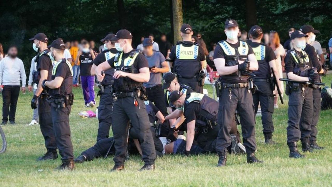 Almanya’da polis şiddeti durmak bilmiyor