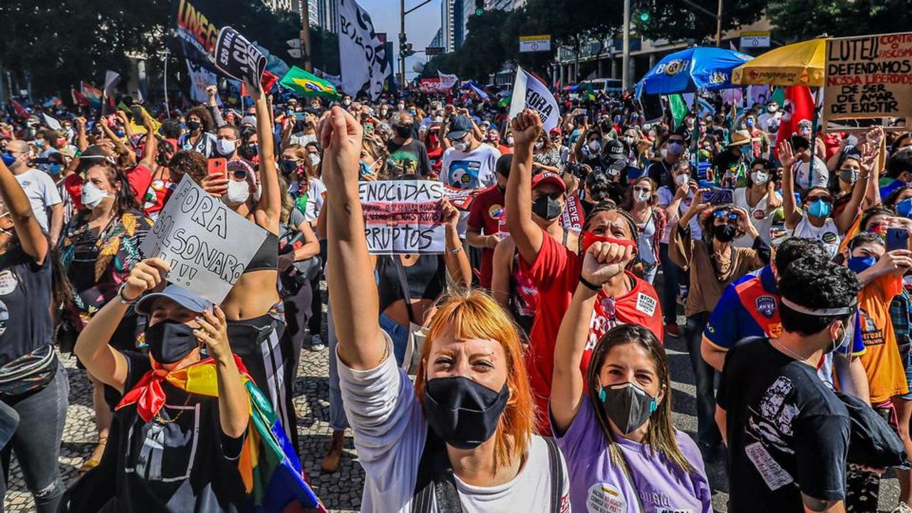 Brezilya'da yüz binlerden Bolsonaro'ya yolsuzluk tepkisi