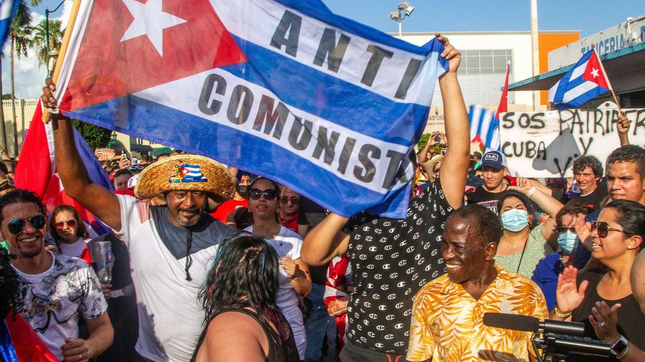 Maduro'dan Küba'ya: İyi günde de kötü günde de kardeşiz