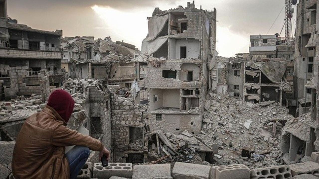 BM: Suriye'deki savaşta en az 350 bin kişi öldü