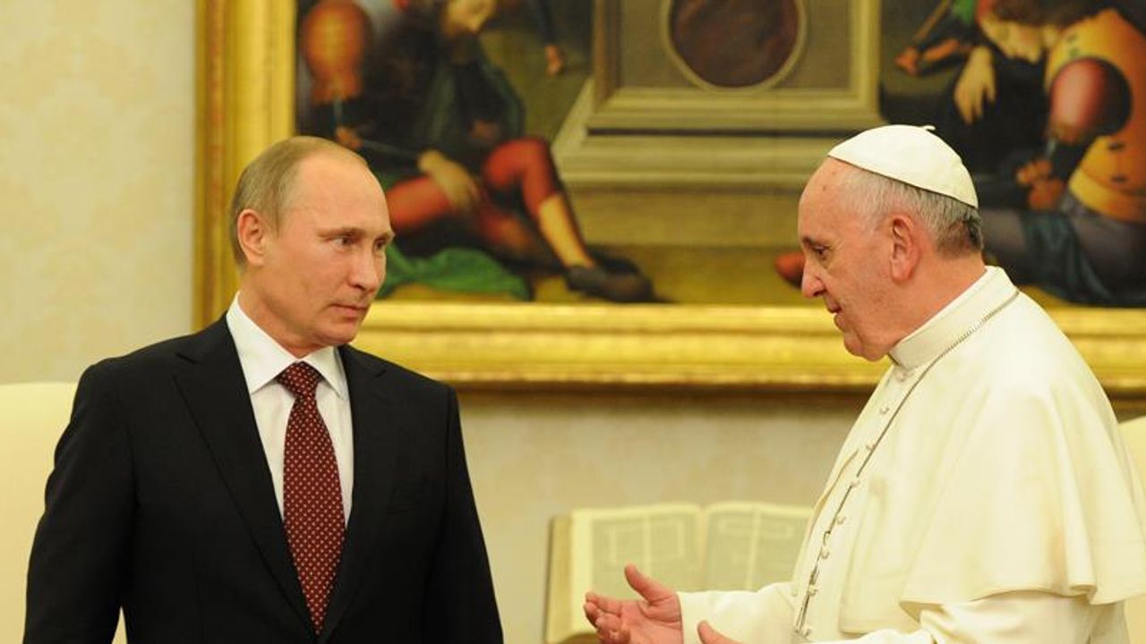Papa'nın Merkel'den alıntı sandığı ifadeler Putin'in çıktı