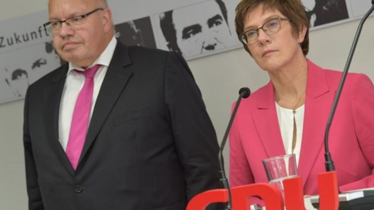 İki bakan istifa etti: Merkel'in partisi CDU çöküyor mu?
