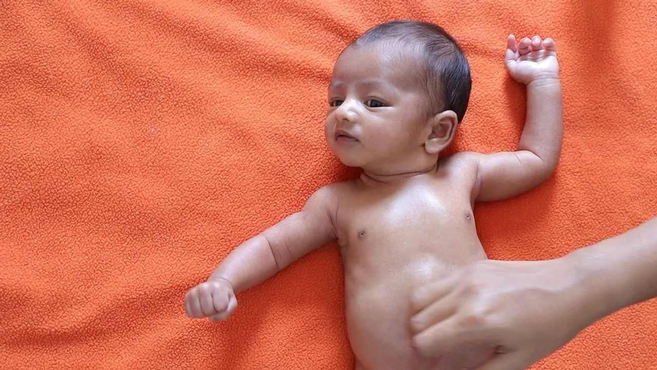 Güney Asya'da bebeklerin hayatını kurtaran gelenek