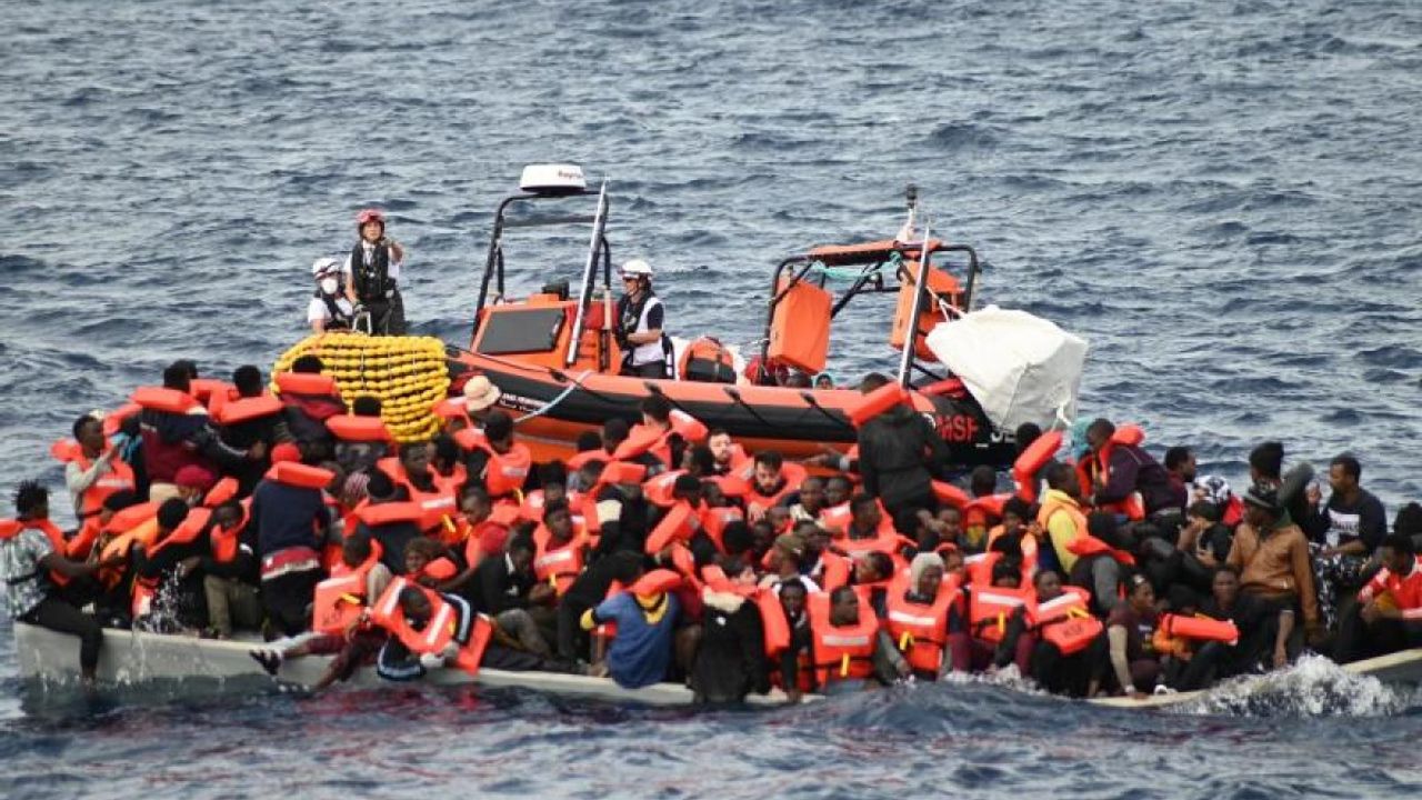Göçmen botu battı: 75 kişi boğularak hayatını kaybetti