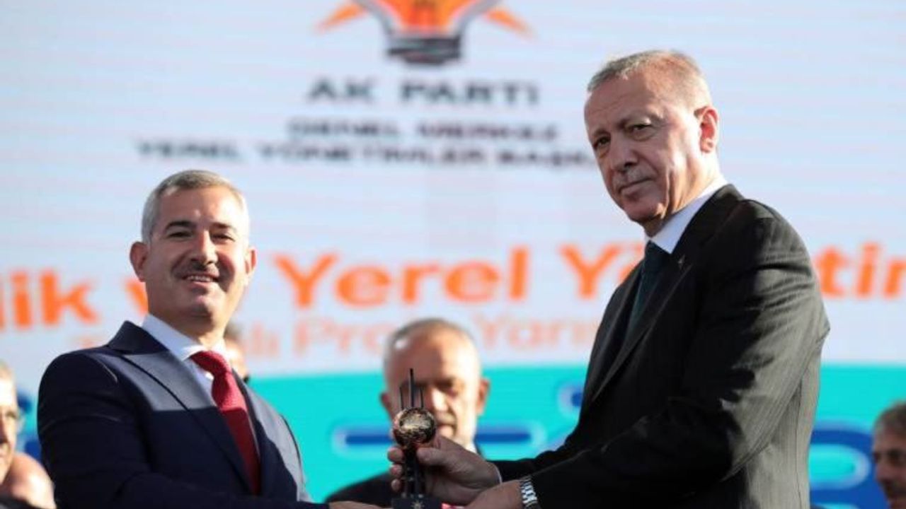 Gri pasaportla insan kaçıranlara Erdoğan ödül verdi